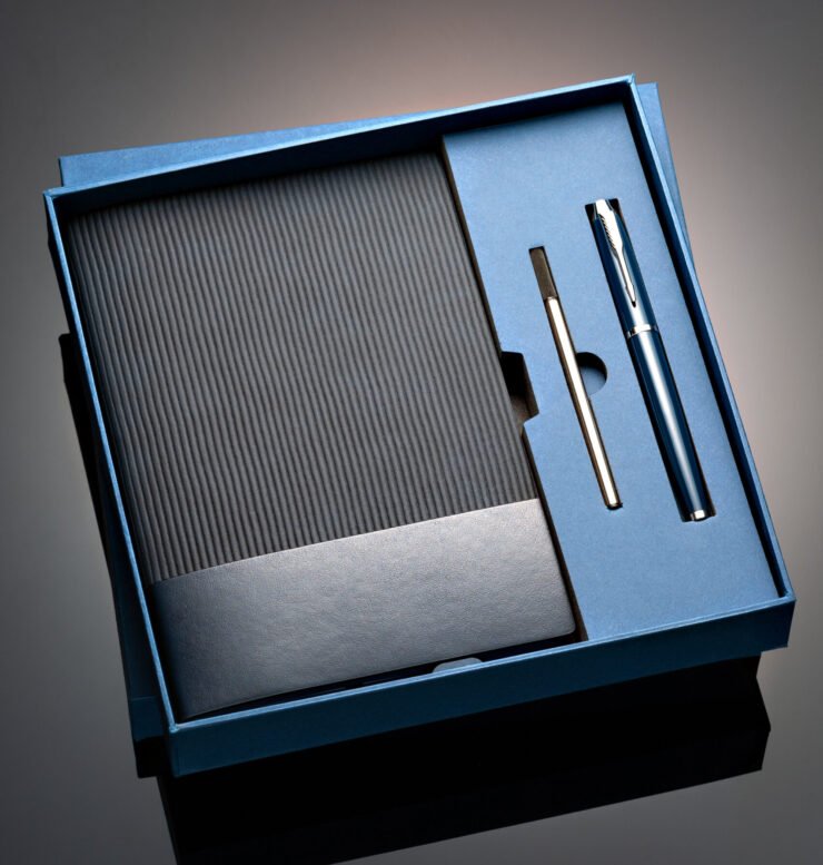 ЭЛЕГАНТНЫЙ ПОДАРОЧНЫЙ НАБОР &QUOT;КОЖАНЫЙ БЛОКНОТ + РУЧКА СО СМЕННЫМ СТЕРЖНЕМ&QUOT;